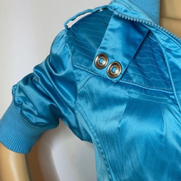 NWOT Blue Metallic Zip Up Jacket With Collar And Cuffs - Picture 4 of 4
